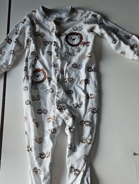 Pekkle White Lion Print One-Piece Pajamas